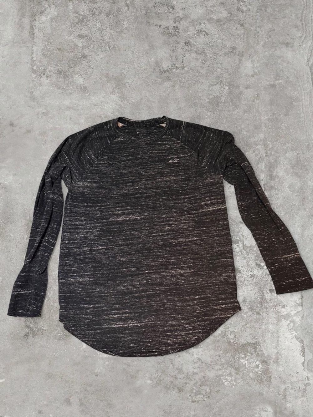 Hollister Men's Long-Sleeve Heathered Black Crew Size S